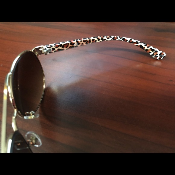 Foster Grant Cougar Sunnies - Picture 6 of 8